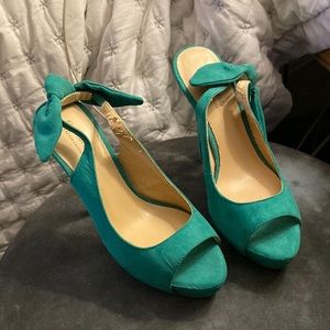 Elizabeth Brady NYC retro teal heels Size:  7